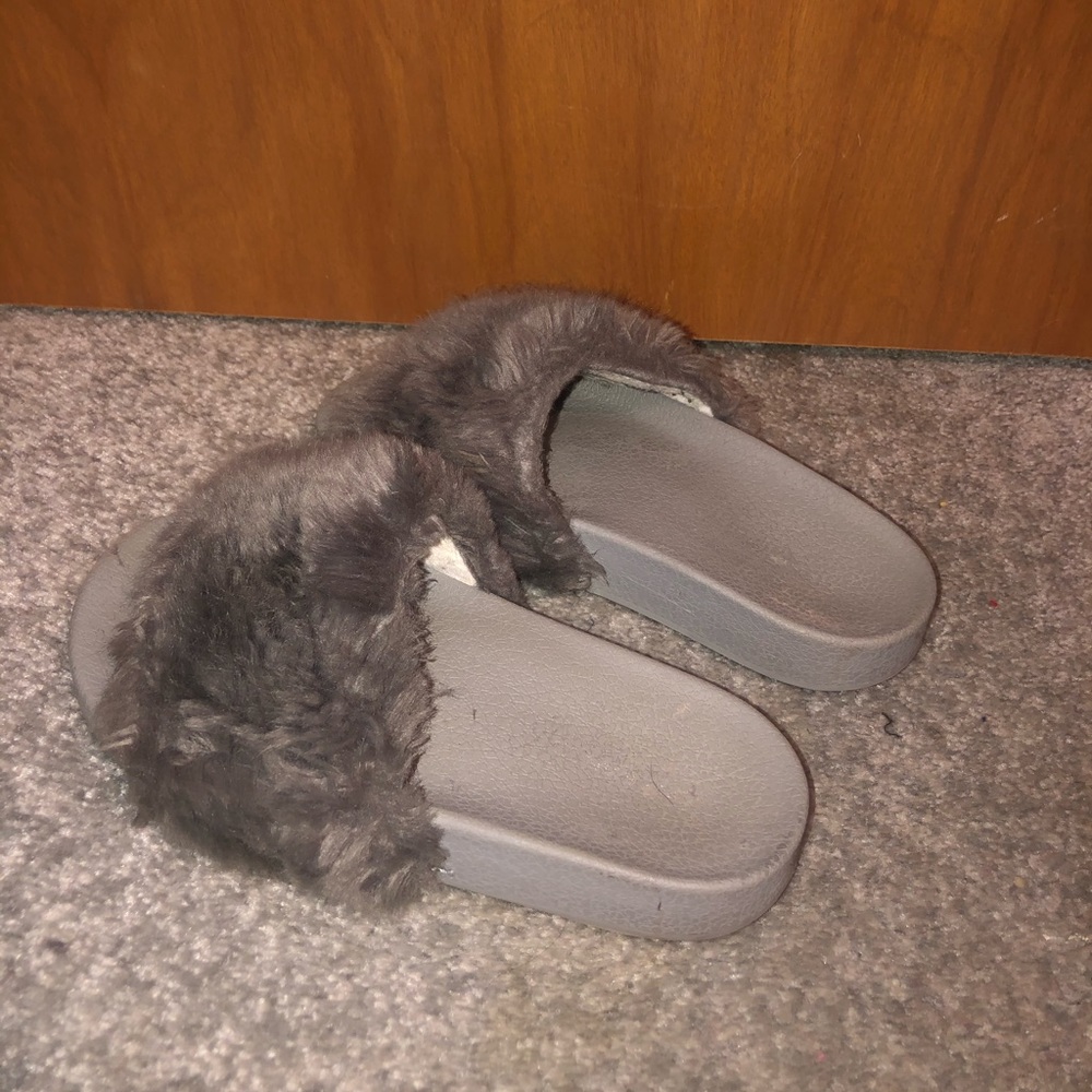Womens faux fur slide sandals